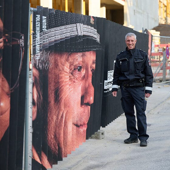 »Es ist sehr ausdrucksstark.« André Counradi (54), Polizeioberkommissar und Stadtteilpolizist, betreut die HafenCity-West. © Catrin-Anja Eichinger