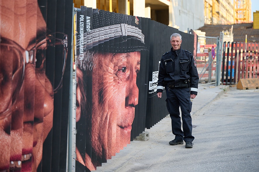 »Es ist sehr ausdrucksstark.« André Counradi (54), Polizeioberkommissar und Stadtteilpolizist, betreut die HafenCity-West. © Catrin-Anja Eichinger